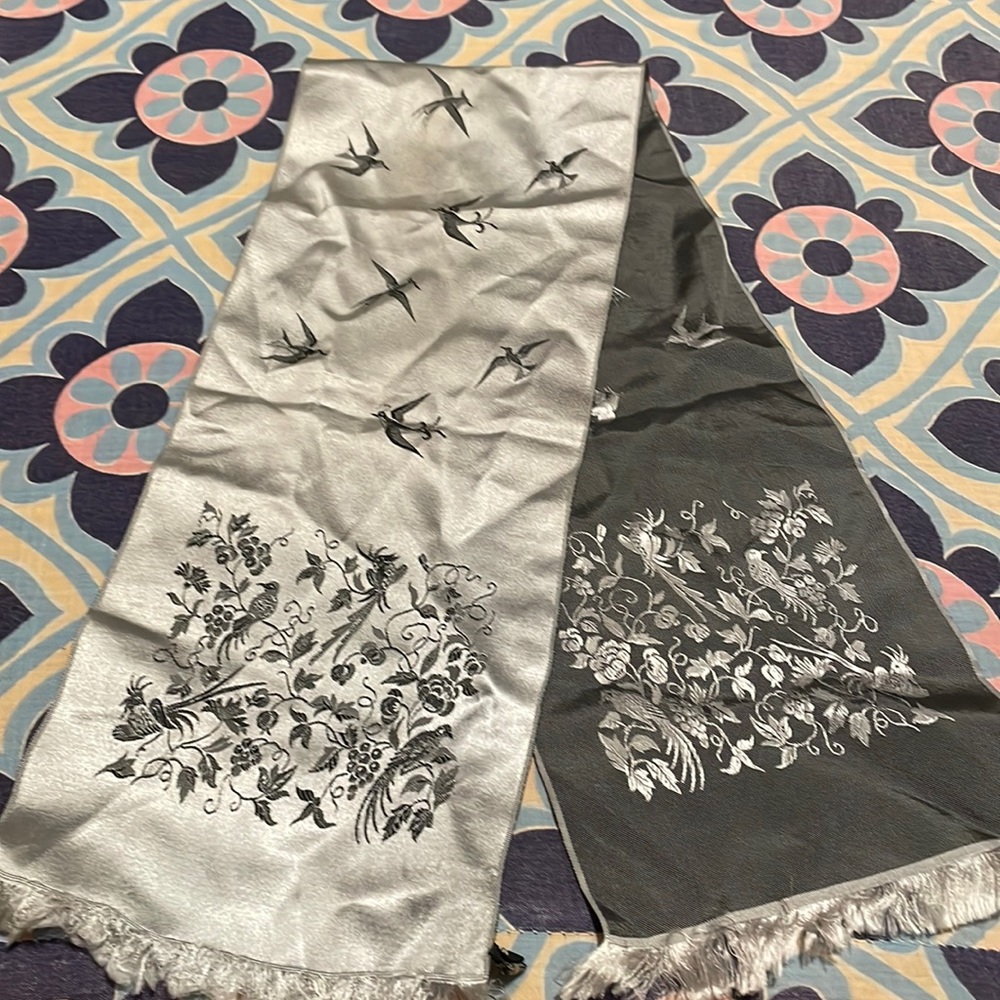 VINTAGE SILKY BIRD NECK SCARF
